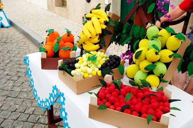 Gambar Foto Buah-buahan dari Kertas Ditampilkan di Festival Bunga Portugal