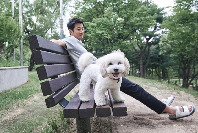 Gambar Foto Yoon Kye Sang g.o.d di Majalah Vogue Edisi Agustus 2015