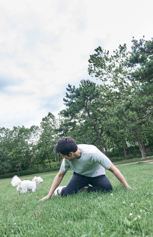 Gambar Foto Yoon Kye Sang g.o.d di Majalah Vogue Edisi Agustus 2015