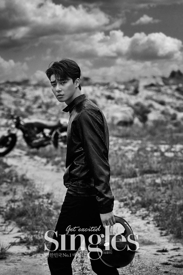 Gambar Foto Park Seo Joon di Majalah Singles Edisi Agustus 2015