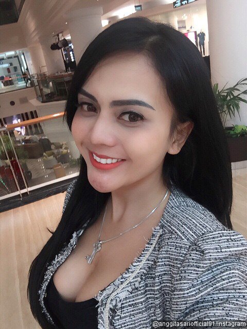 Foto Anggita Sari Sempat Menjadi Model Majalah Pria Dewasa 