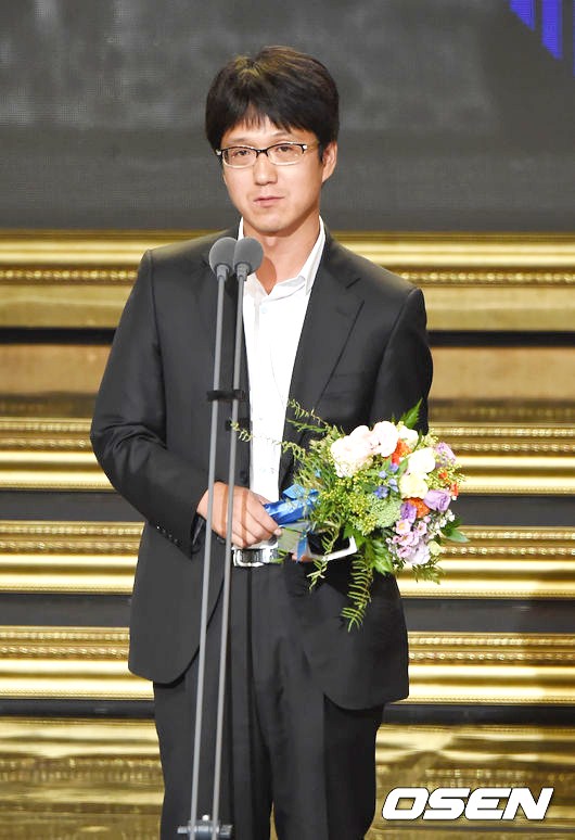 Gambar Foto Acara 'King of Mask Singer' Raih Piala Best Entertainment Program