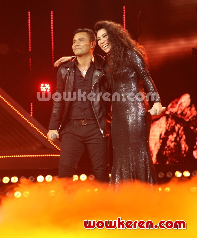 Gambar Foto Clarisa Dewi Bawakan Lagu 'Aku Yang Tersakiti' Bersama Judika