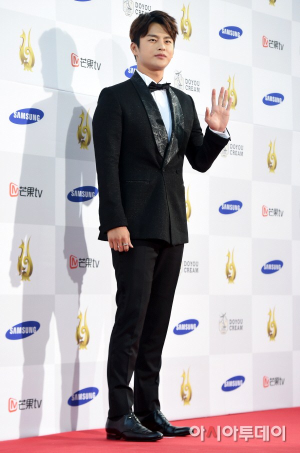 Gambar Foto Seo In Guk di Red Carpet Seoul International Drama Awards 2015
