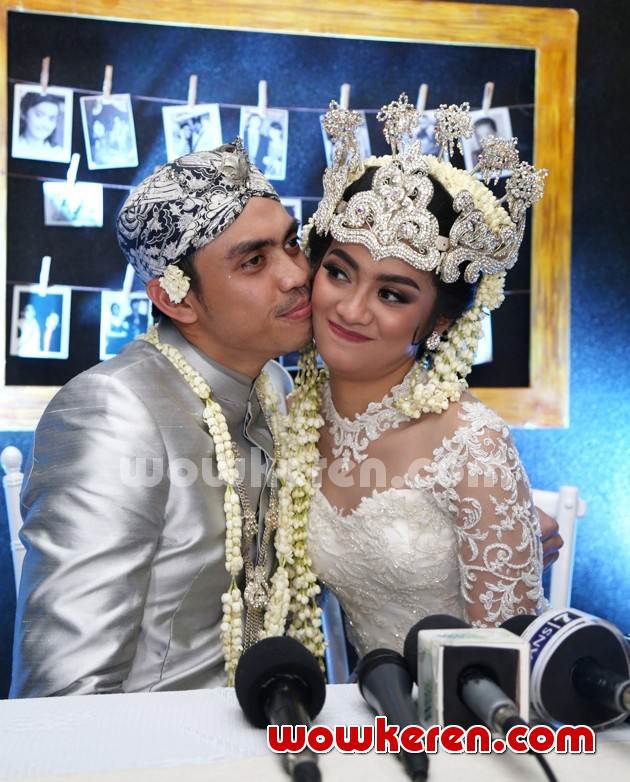 Foto Mesranya Ayudia Bing Slamet dan Ditto Foto 2 dari 10 Foto Mesranya Ayudia Bing Slamet dan Ditto Foto 2 dari 10