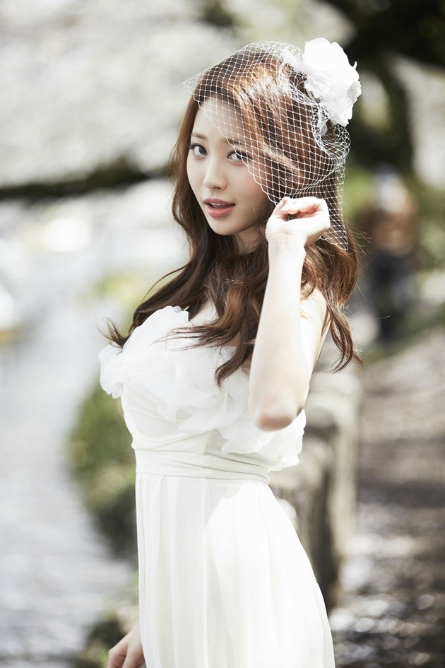 Gambar Foto Yura Girl's Day Photoshoot untuk 'Ring My Bell'