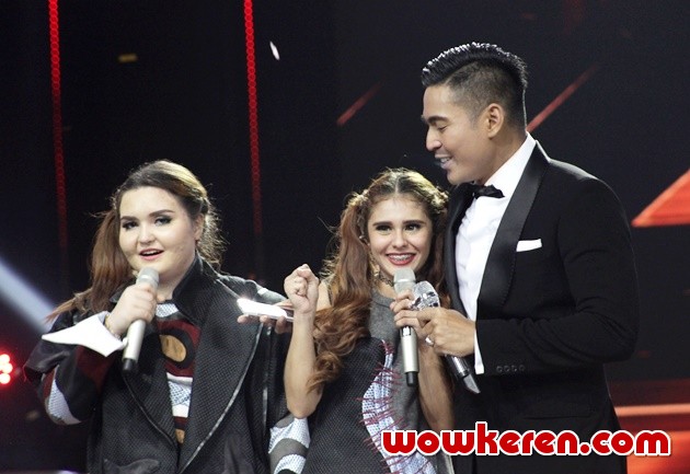 Gambar Foto Robby Purba dan Jebe & Petty di Result Show Grand Final X Factor Indonesia Season 2