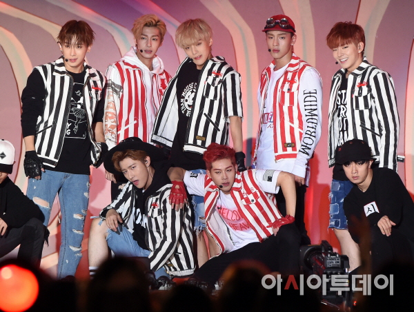 Gambar Foto Monsta X di Hallyu Dream Festival 2015