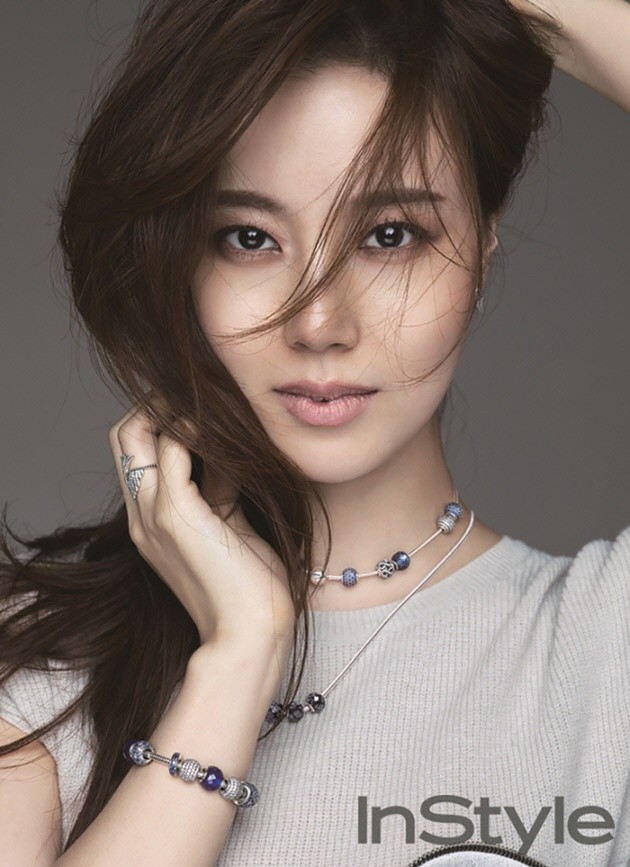 Gambar Foto Moon Chae Won di Majalah InStyle Korea Edisi Oktober 2015