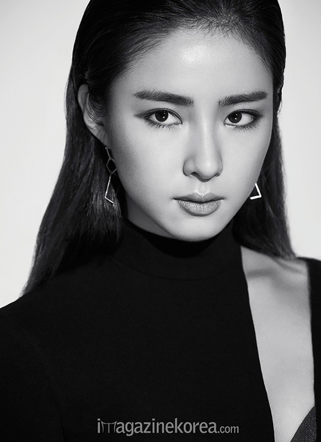 Gambar Foto Shin Se Kyung di Majalah Harper's Bazaar Korea Edisi September 2015