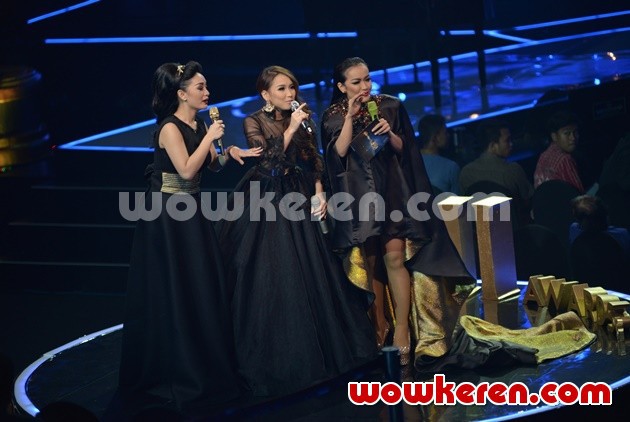 Gambar Foto Zaskia, Ayu Ting Ting dan Julia Perez Menamakan Diri Mereka Trio Cecepu