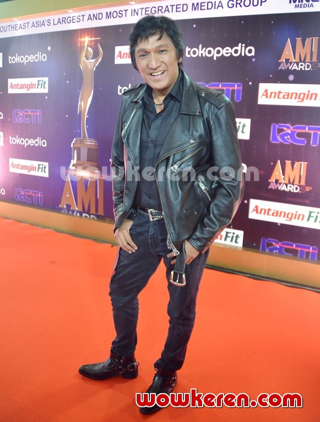 Gambar Foto Ikang Fawzi Hadir di AMI Awards ke-18