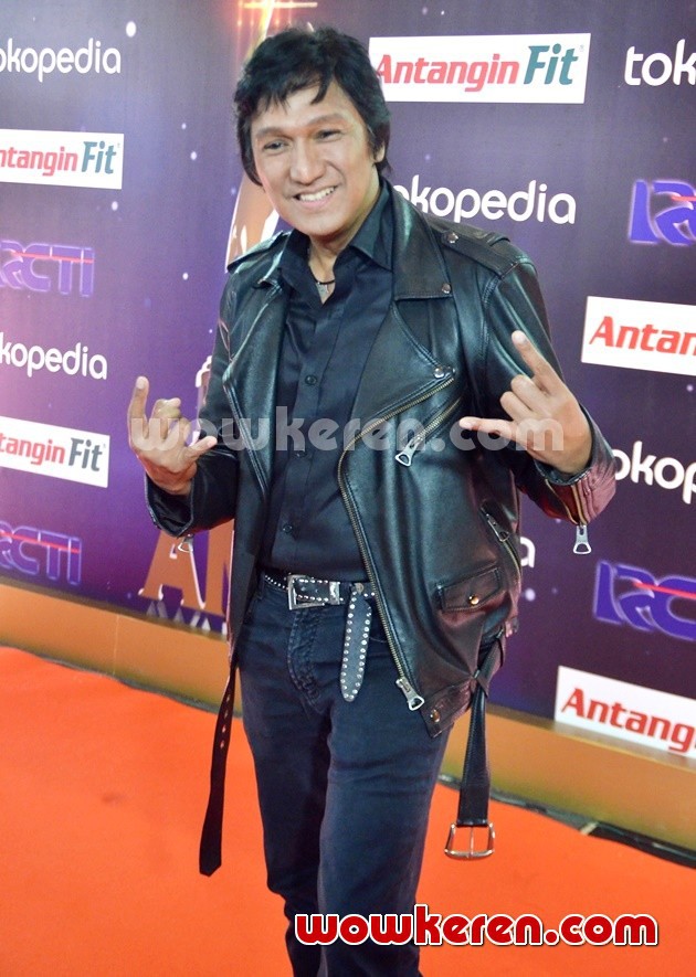 Gambar Foto Ikang Fawzi Hadir di AMI Awards ke-18