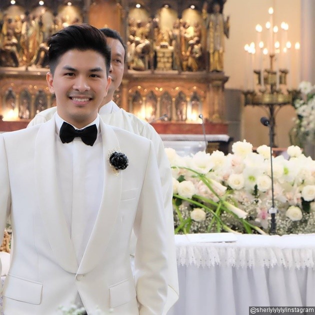 Gambar Foto Glenn Alinskie Menanti Mempelai Perempuan dengan Tegang