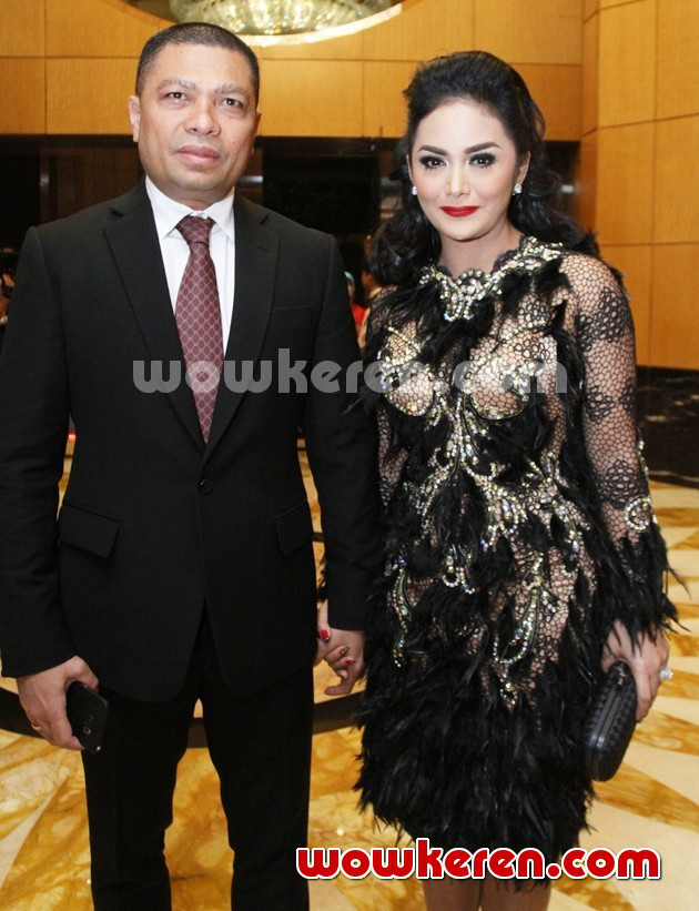 Gambar Foto Krisdayanti dan Raul Lemos di Resepsi Pernikahan Glenn Alinskie dan Chelsea Olivia