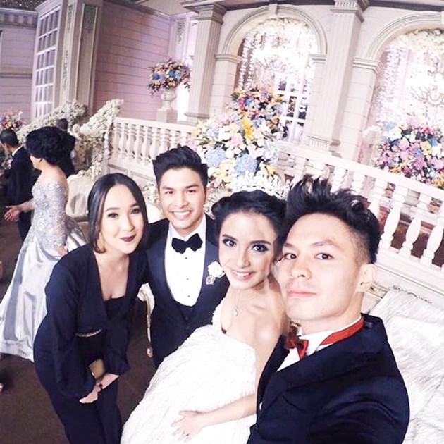 Gambar Foto Pricilla Blink dan Fero Walandouw di Resepsi Pernikahan Glenn Alinskie dan Chelsea Olivia