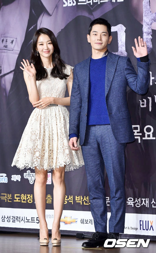 Gambar Foto Jang Hee Jin dan On Joo Wan di Jumpa Pers Serial 'Village - Achiara's Secret'