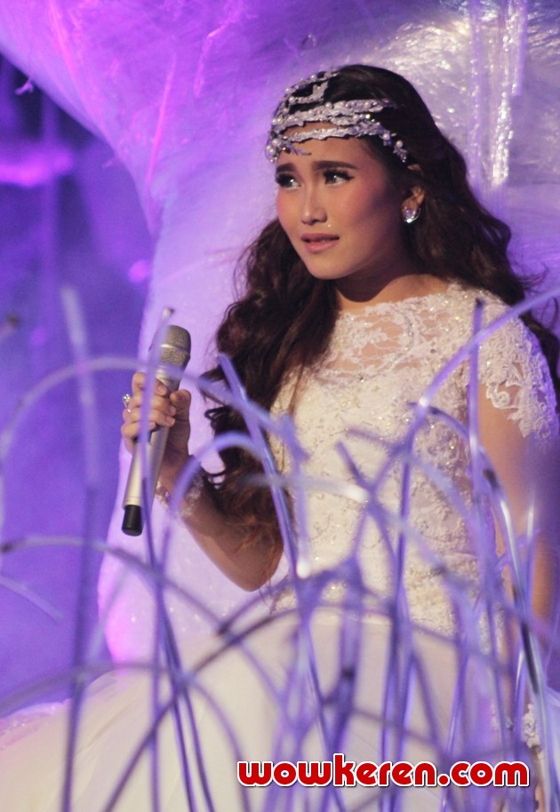Gambar Foto Ayu Ting Ting Saat Tampil di HUT Global TV ke-1