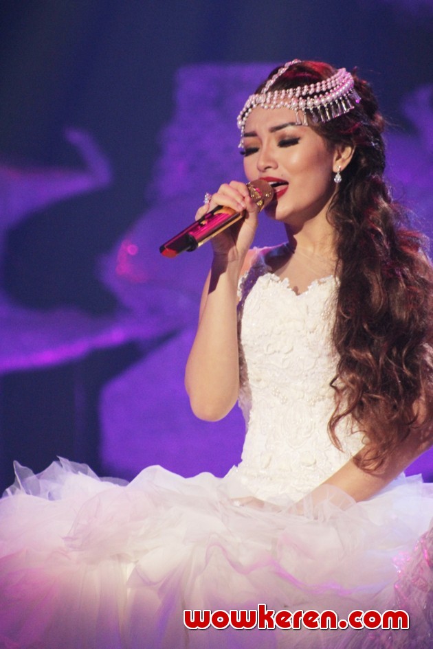 Gambar Foto Zaskia Gotik di HUT Global TV ke-13