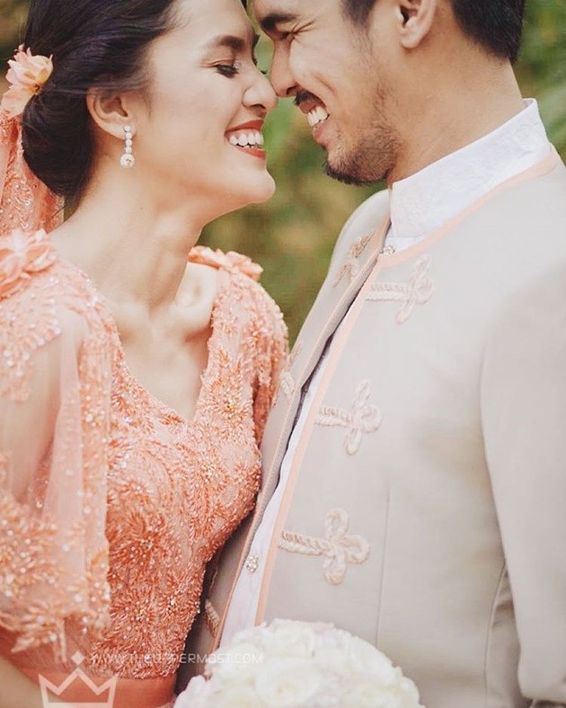 Gambar Foto Resepsi Mario Irwinsyah dan Ratu Anandita Bertema 'Picnic at the Wedding'