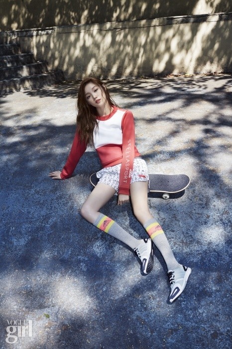 Gambar Foto Lee Sung Kyung di Majalah Vogue Girl Edisi Agustus 2015