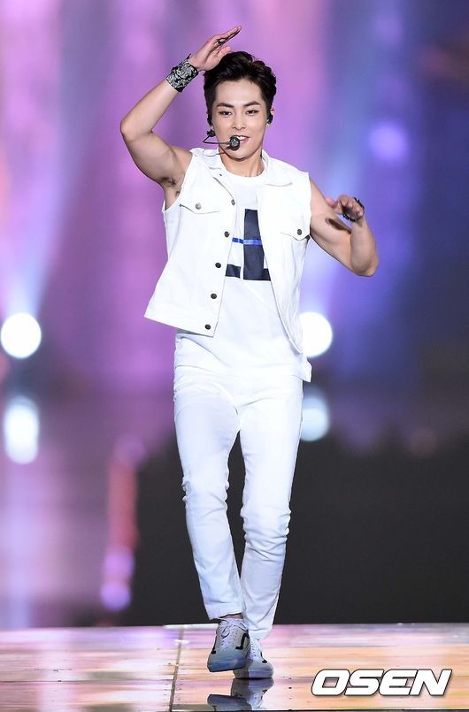 Gambar Foto Xiumin EXO di 'EXO-Love Concert in Dome'