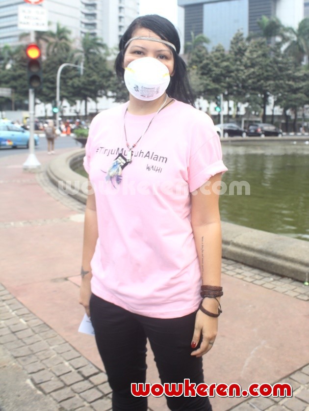 Gambar Foto Melanie Subono Ikut dalam Aksi Solidaritas 'Melawan Asap'