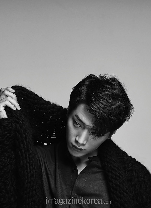 Gambar Foto Seo Kang Joon di Majalah Esquire Edisi Oktober 2015