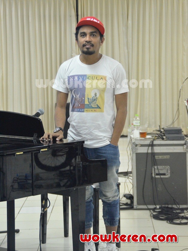 Gambar Foto Glenn Fredly Latihan Konser 'Menanti Arah'
