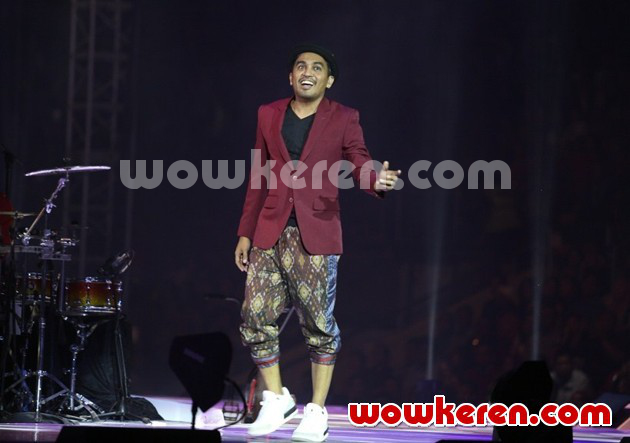 Gambar Foto Glenn Fredly di Konser 'Menanti Arah'