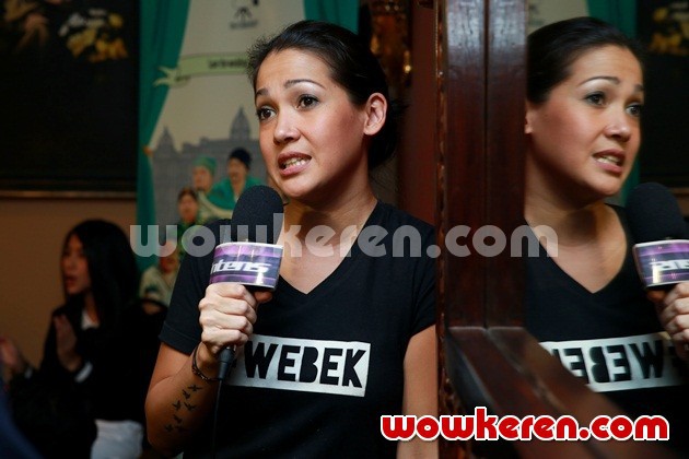 Gambar Foto Mieke Amalia di Press Conference Film 'The Wedding and Bebek Betutu'