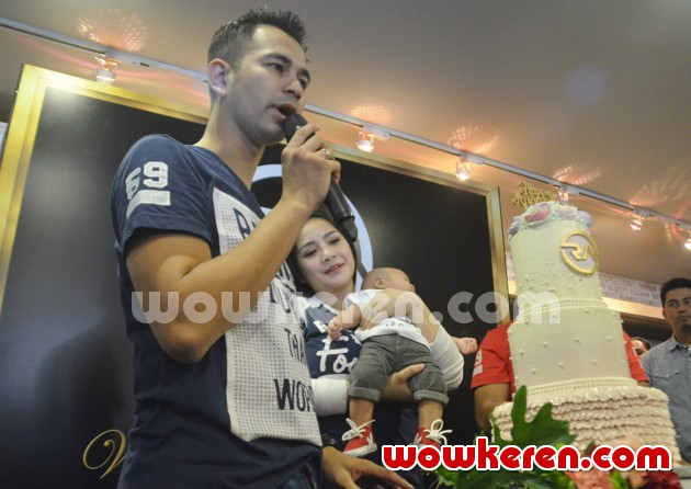 Gambar Foto Raffi Ahmad dan Nagita Slavina di Acara Pembukaan 'RA Jeans'