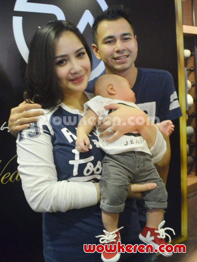 Gambar Foto Raffi Ahmad dan Nagita Slavina di Acara Pembukaan 'RA Jeans'