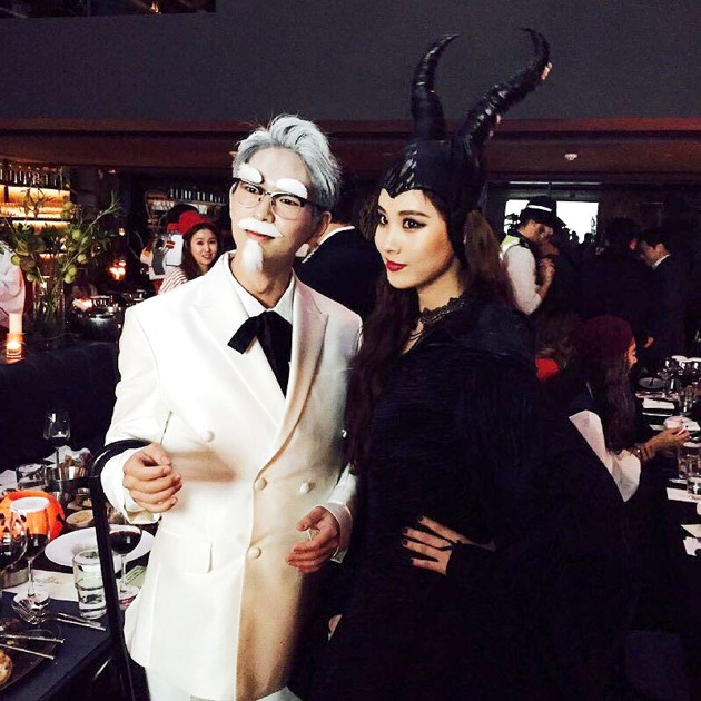 Gambar Foto Kolonel Sander Onew dan Maleficent Seohyun di Pesta Halloween SMTown
