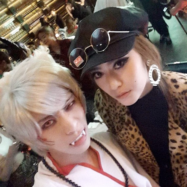 Gambar Foto Gaya Jonghyun SHINee dan Krystal f(x) di Halloween Party