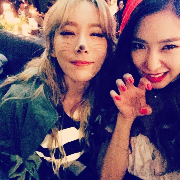 Gambar Foto Imutnya Tae Yeon dan Tiffany di Halloween Party SMTown