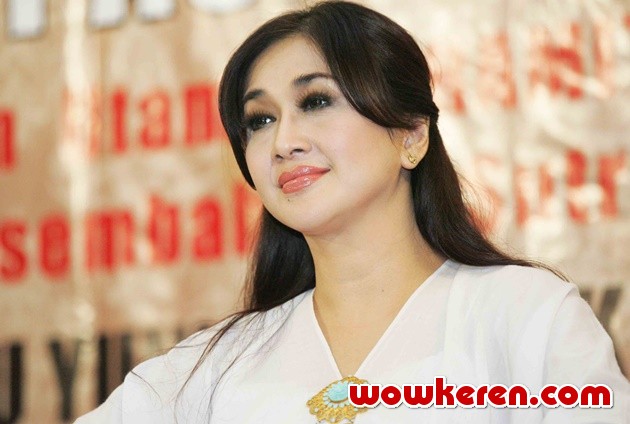 Gambar Foto Paramitha Rusady di Jumpa Pers Film 'Sepasang Mata Ibu'