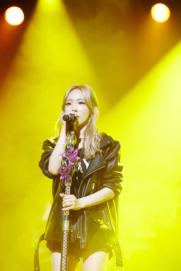 Gambar Foto Penampilan Tae Yeon di Konser 'Tae Yeon's Very Special Day'