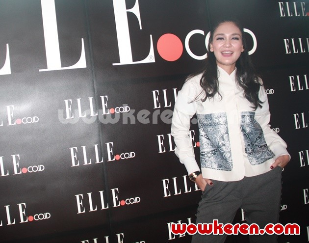 Gambar Foto Luna Maya di Peluncuran Website Elle