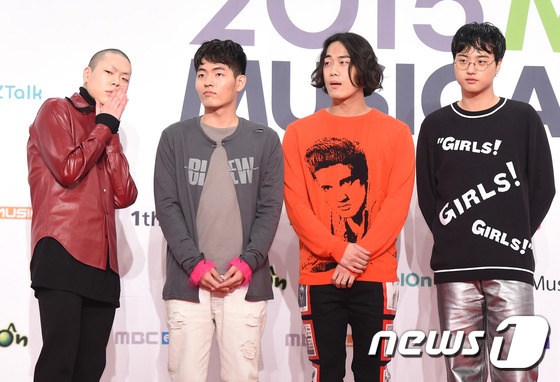Gambar Foto Hyukoh di Red Carpet Melon Music Awards 2015