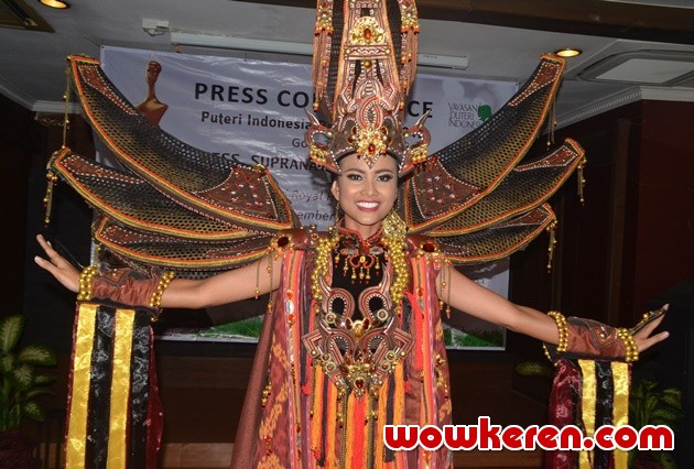 Gambar Foto Gresya Amanda di Konferensi Pers Miss Supranational 2015