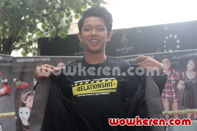 Gambar Foto Bayu Skak di Press Screening Film 'Relationshit'