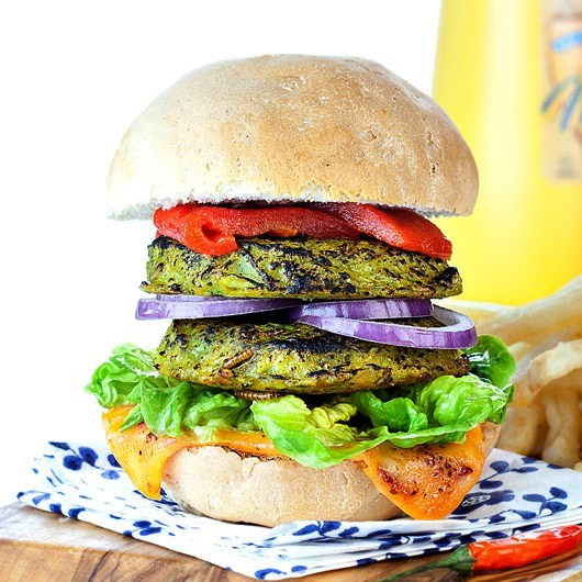 Gambar Foto Dibuat dengan Isian Ulat, Burger Ini Dijual Secara Online