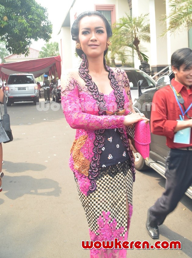 Gambar Foto Julia Perez Tiba di Balai Sudirman untuk Wisuda