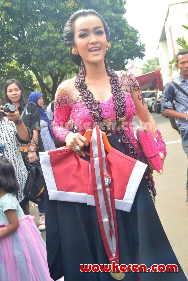 Gambar Foto Julia Perez Tiba di Balai Sudirman untuk Wisuda