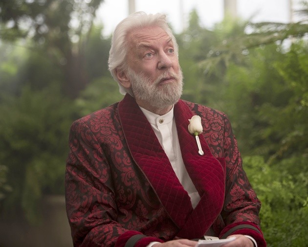 Gambar Foto Presiden Snow Diperankan oleh Donald Sutherland