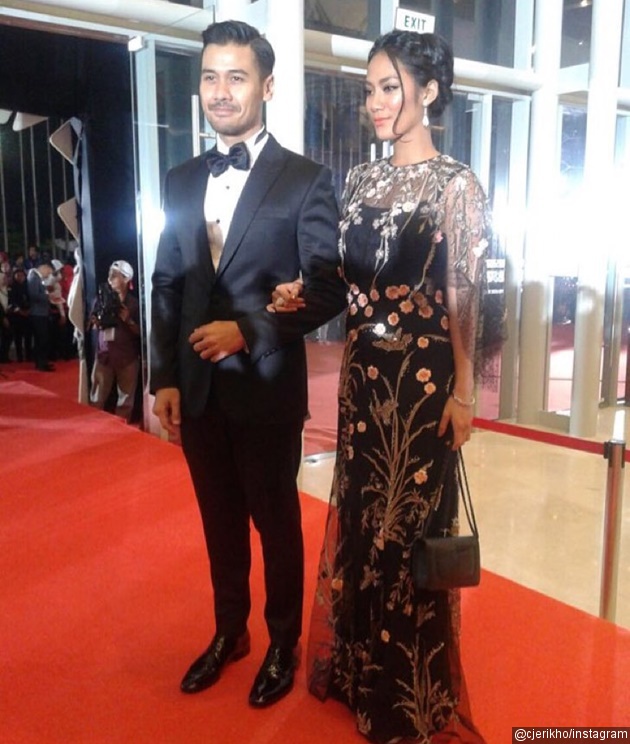 Gambar Foto Chico Jericho Bersama Tara Basro Lawan Mainnya di Film 'A Copy of My Mind'