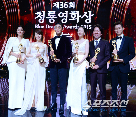 Gambar Foto Para Pemenang Blue Dragon Awards Berfoto Bersama