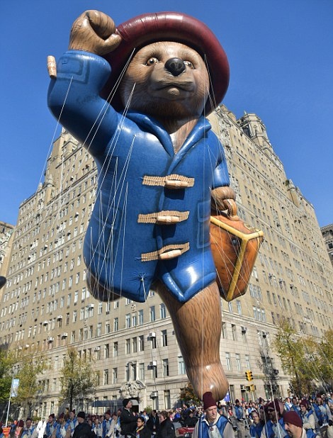 Gambar Foto Beruang Paddington Hadir di Festival Thanksgiving 2015