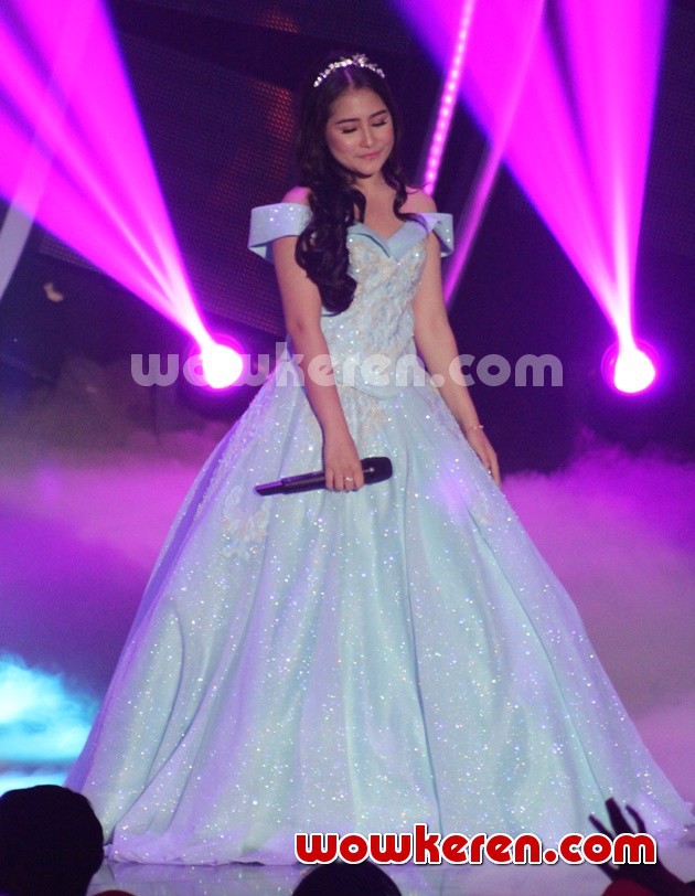 Gambar Foto Cantiknya Prilly Latuconsina Bak Putri Negeri Dongeng